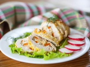 Куринные рулетики с морковкой и сыром