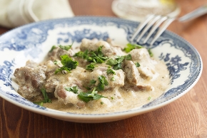 Мясо отварное в сметане